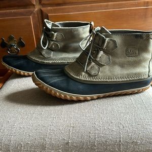 Olive green sorel duck boot!!!